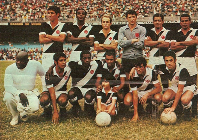 O Vasco da Ta&ccedil;a de Prata de 1970. Em p&eacute;: Joel Santana, Ren&ecirc;, Benetti, &Eacute;lcio, Eberval e Fid&eacute;lis. Agachados: Luis Carlos, Silva, Ademir, D&eacute; e Gilson Nunes. Foto enviada por Walter Roberto Peres e publicada na 