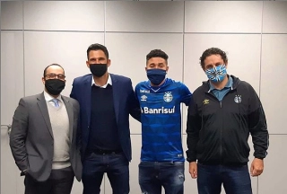 O jogador estendeu o vínculo com o Tricolor até 2023. (Foto: Instagram)