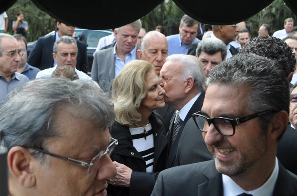 À frente, Milton e Rogério Izar Neves. Atrás, a viúva Raquel e José Maria Marin, em 26 de agosto de 2013. Foto: Marcos Júnior/Portal TT