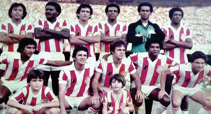 Bangu em 1982. Em p&eacute;: &Iacute;ndio, Mococa, Tec&atilde;o, Ren&ecirc;, Ti&atilde;o e Marco Antonio. Agachados: Dreifus, M&aacute;rio, W&aacute;gner, Rubens Feij&atilde;o e Arthurzinho