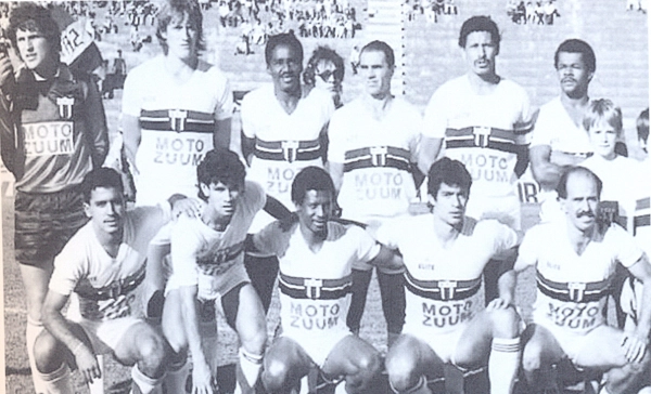 Time do Botafogo de 1984. Foto: reprodução do livro - Botafogo: Uma História de Amor e Glórias, do autor: Igor Ramos.