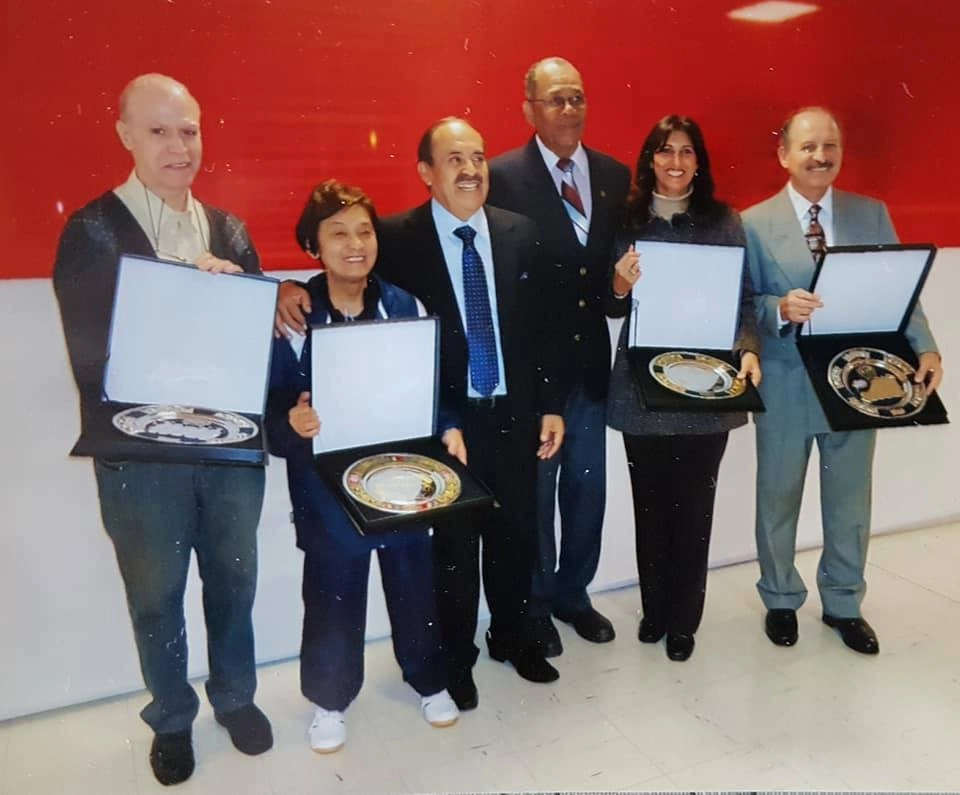 Biriba sendo homenageado pela Federação Paulista de Tênis de Mesa