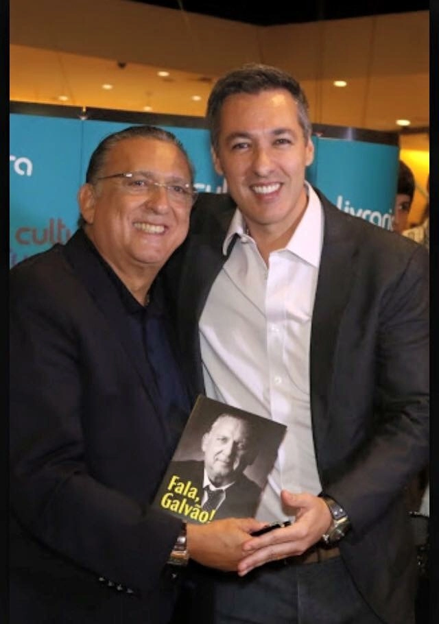Galvão Bueno e Nivaldo Prieto, no lançamento do livro Fala, Galvão! em São Paulo, no dia 7 de abril de 2015. Foto: Reprodução 