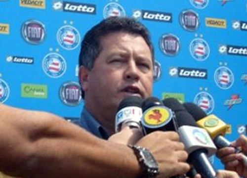 Roberto Cavalo - Ex-volante do Crici&uacute;ma e treinador