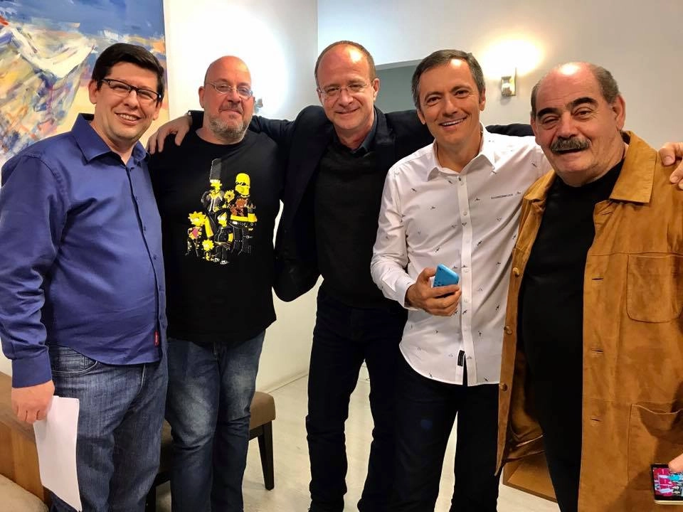 Em 17 de agosto de 2017, após a gravação do Cartão Verde da TV Cultura, em São Paulo. Celso Unzelte, Vitor Birner, Rogério Assis, Vladir Lemos e Rivellino. Foto: arquivo pessoal de Rogério Assis