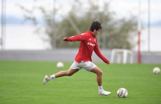 Ênfase foi para arremates da entrada da área. Foto: Ricardo Duarte/Divulgação/S.C.Internacional