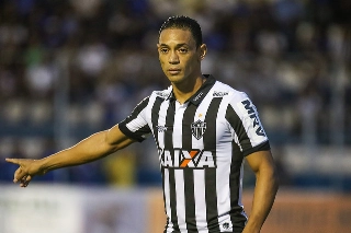 Ricardo Oliveira encerra semana infeliz com gols perdidos em três jogos