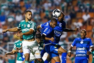 Palmeiras vê defesa fazer lambanças, mas empata nos acréscimos