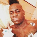 Liverpool não consegue se livrar de Balotelli
