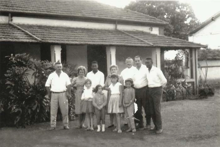 A família Sbeghen recebendo Pelé e Dondinho na Fazenda São João, em 1962. Foto: Jornal da Cidade - Bauru, enviada por Luciano Dias Pires