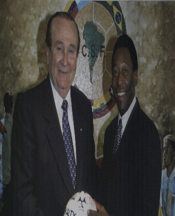 Leoz junto com o Rei Pelé na festa da Conmebol. Foto: Conmebol.