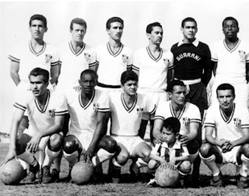 Da esquerda para a direita, em pé: Mujica, Silvio, Solis, Danga, Célio e Augusto. Agachados: Eusébio, Medeiros, Saulzinho, Sérgio e João Borges. Foto enviada por Luiz Carlos Ferreira