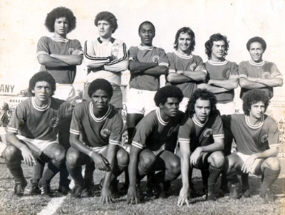Vejam o Guarani em 1975. Em pé estão Joãozinho, Bessa, Amaral, Flamarion, Odair e Claudinho; agachados vemos Amilton Rocha, Davi, Zé Carlos, Alexandre Bueno e Ziza