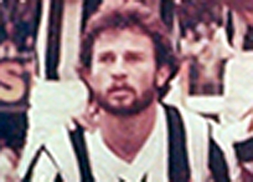 Paulinho Batistote  - Ex-ponta-direita do Santos