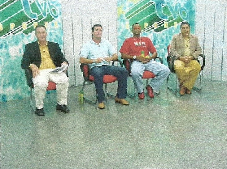 Edvaldo Tietz, Pintado, Viola (na época jogador do Guarani) e João Carlos de Freitas no programa TVB Esporte, em 31 de janeiro de 2004. Foto: Arquivo pessoal Edvaldo Tietz