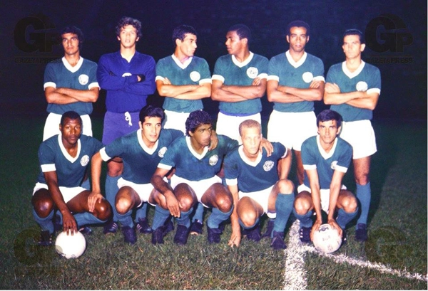 Em pé: Eurico, Leão, Nélson Coruja, Luís Pereira, Dé, e Edu.Agachados: Edu, Héctor Silva, César, Ademir da Guia e Pio. Foto do Palmeiras da década de 1960. Foto: reprodução.