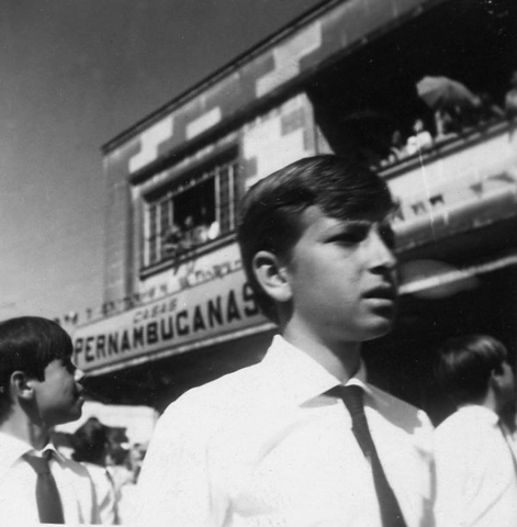 Pelas ruas de Muzambinho, em desfile do colégio