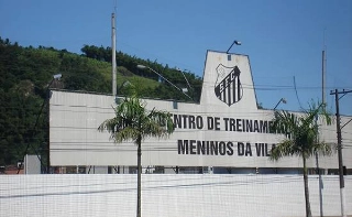 DIS ganha do Santos no TJ-SP: dupla Laor-Odílio, pelo clube, contestava participação da empresa em direitos de jogadores como Wesley, Ganso, André, entre outros; CT Meninos da Vila pode ser leiloado