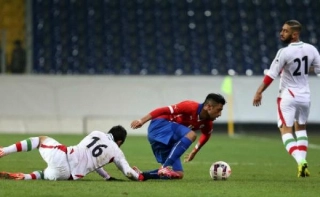 Sem Valdívia em campo, Chile perde para o Irã