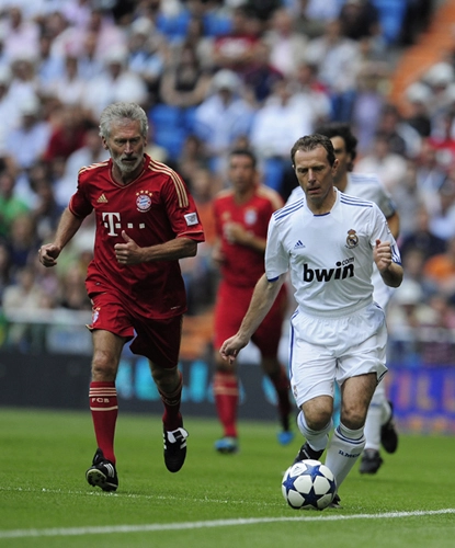 O ex-lateral alemão Paul Braitner foi mais uma das estrelas convidadas para o jogo entre Real Madrid e Bayern de Munique, realizado no estádio Santiago Bernabéu, visando arrecadar recursos para países africanos. Foto: iG/AFP