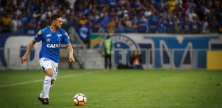 Robinho rebate Diego Alves com ironia e provoca: "Vai ter que nos assistir"