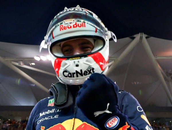 Olhos no retrovisor: Há um ano, no polêmico GP de Abu Dhabi, Verstappen ...