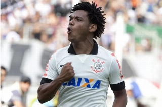 Por enquanto, o jogador não deve voltar a jogar no Brasil. (Foto: Corinthians)