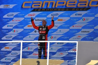 Pódio especial para o piloto da Full Time Sports. Foto: Marcos Júnior Micheletti/Portal Terceiro Tempo