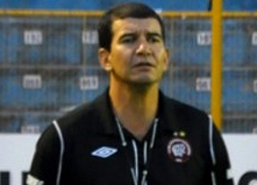 Pedrinho Maradona  - Ex-meia do Guarani e Atl&eacute;tico-PR