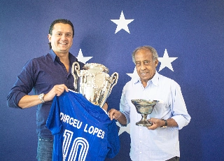 Presidente do clube recebeu o ídolo celeste. Foto: Igor Sales/Cruzeiro