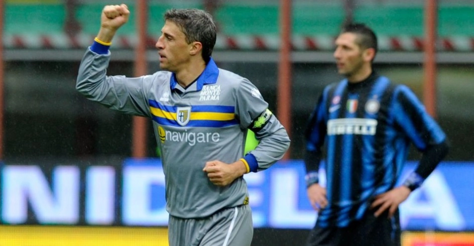 Em 2012, Crespo comemorou e marcou pelo Parma contra a Inter de Milão. Foto: UOL