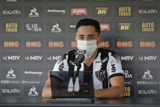 Volante assinou com o clube mineiro por cinco anos. Foto: Divulgação / CAM