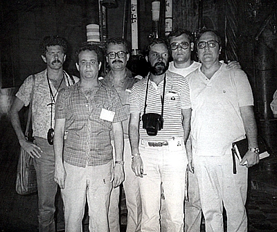 No interior da Igreja do Santo Sepulcro em Jerusalém, Israel, em 1985, a foto mostra todos os jornalistas brasileiros que cobriam a Macabíada Mundial daquele ano. São eles: Paulo Adário (Jornal do Brasil), Samuel Ferro (Rádio Bandeirantes), Mário Marinho (Jornal da Tarde), Fran Augusti (O Estado de S. Paulo), Milton Neves (Rádio Jovem Pan) e Armando Ferrentini (A Gazeta Esportiva