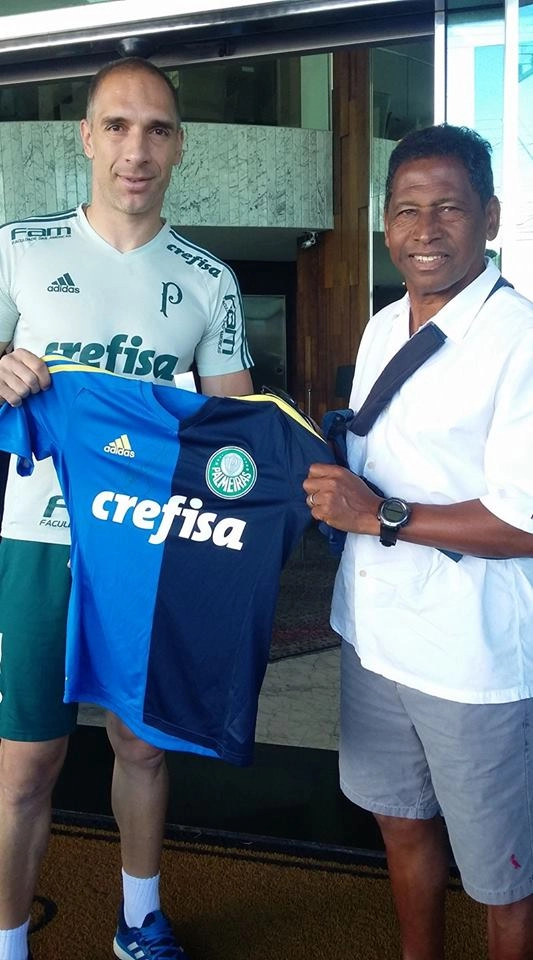 Sergio Ramírez ganha camisa do Palmeiras do goleiro Fernando Prass