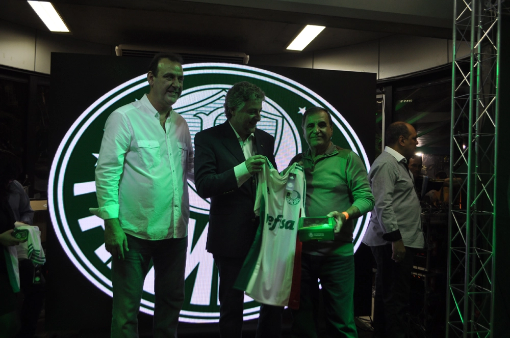 Em 26 de setembro de 2015, na festa de veteranos do Palmeiras, no restaurante do clube. Da esquerda para a direita: Roberto Silva, Bentivegna e Paulo Nobre. Foto: Marcos Júnior/Portal TT
