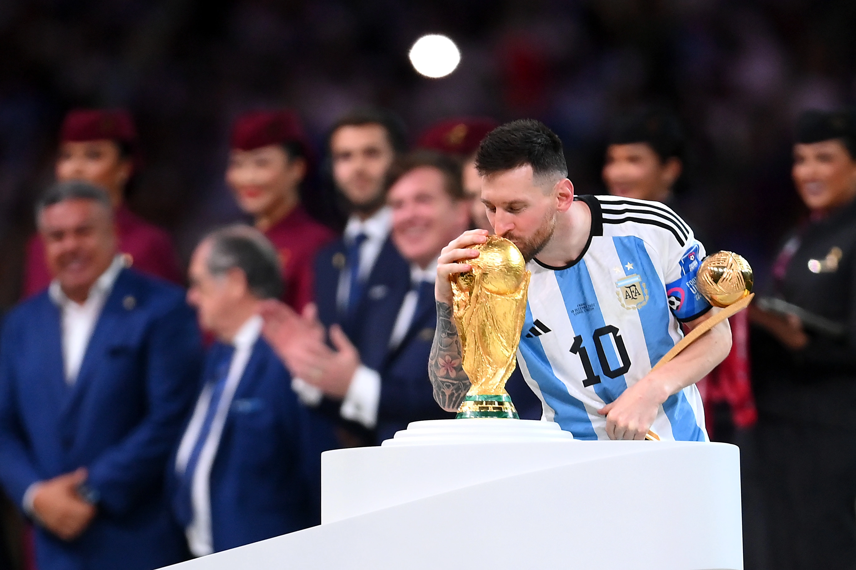 Messi desfila genialidade e classifica Argentina para final da