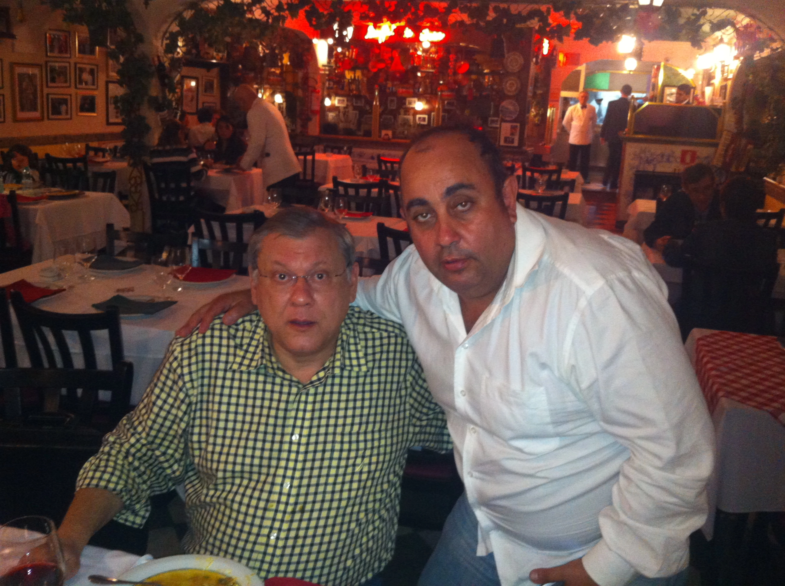 Milton Neves encontrou o filho de Elias, Sidnei Souza, em 22 de maio de 2013, no restaurante Lellis Trattoria, em São Paulo.