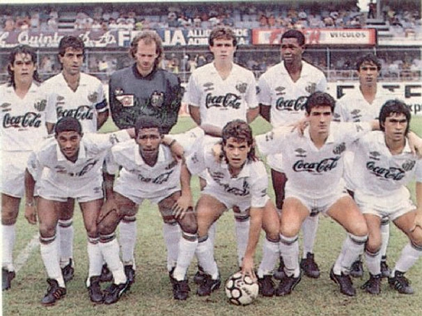 Time do Santos em 1992. Em pé, da esquerda para a direita: Marcelo Veiga, Luiz Carlos, Sérgio Guedes, Marcelo Fernandes, Bernardo e Índio. Agachados. Axel, Almir, Paulinho McLaren, Ranielli e Cilinho