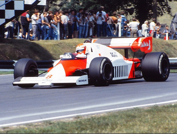 Em 1984 Lauda conquistou o tricampeonato na Fórmula 1, com a McLaren-Porsche. Foto: Divulgação