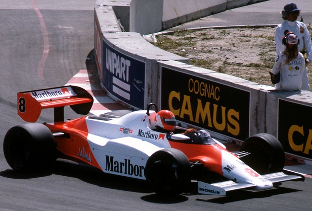 No GP norte-americano disputado nas ruas de Long Beach, com a McLaren-Ford. Foto: Divulgação