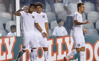 Santos sofre em casa, mas empata antes de clássico contra o Corinthians