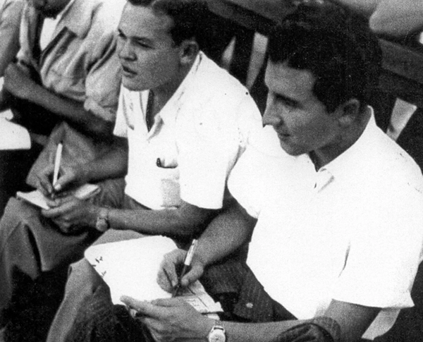 Geraldo Soller (esq) e Flávio Araújo, em 1954, no Parque São Jorge