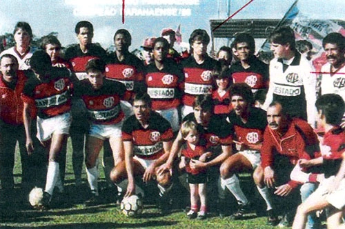 Em pé, Fião é o terceiro e Adilson Batista é o quinto. O goleiro é Marola. O Atlético foi campeão paranaense em 1988.