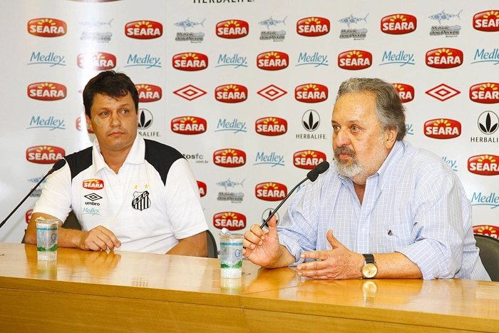 Adilson Batista e Luis Alvaro. Foto reprodução do site oficial do Santos