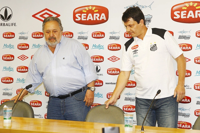 Luís Alvaro e Adilson Batista. Foto reprodução do site oficial do Santos