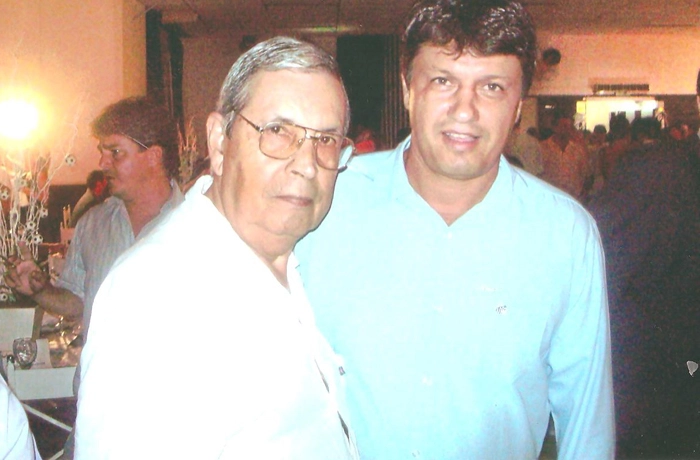 Carlos Argenti Pereira e Adilson Batista em 2011, ano em que o treinador dirigiu o Santos. Foto enviada por Carlos Argenti Pereira