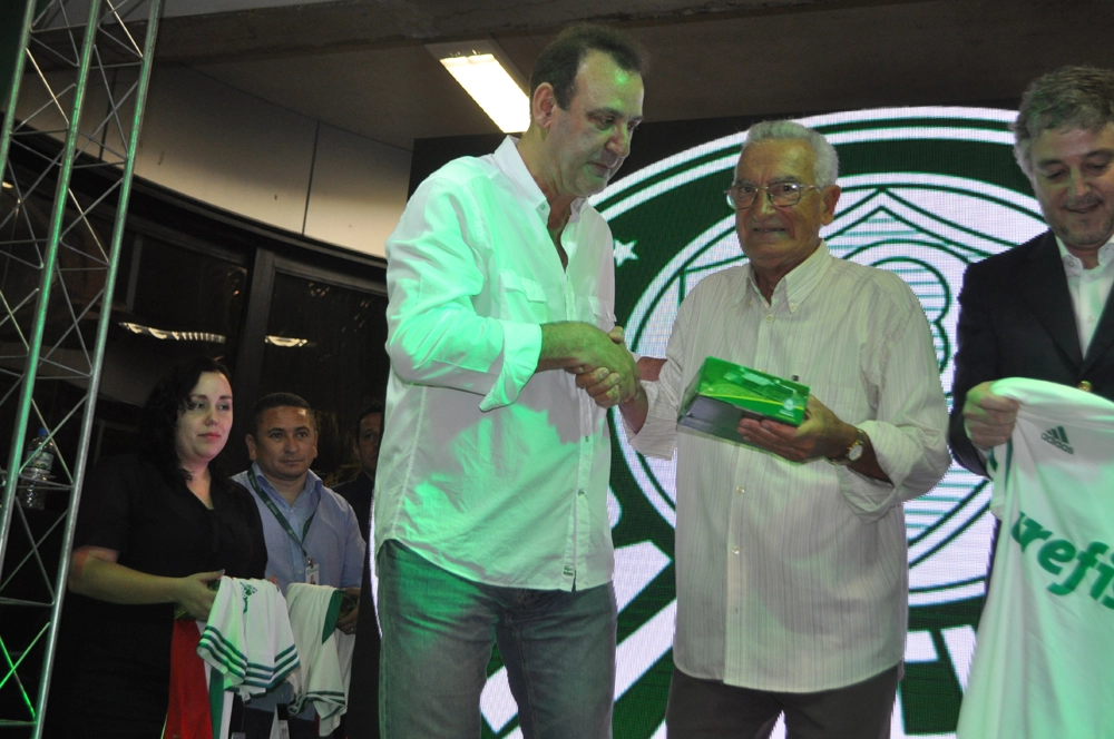 Em 26 de setembro de 2015, na festa de veteranos do Palmeiras, no restaurante do clube. Da esquerda para a direita: Roberto Silva, Dudu e Paulo Nobre; Foto: Marcos Júnior/Portal TT