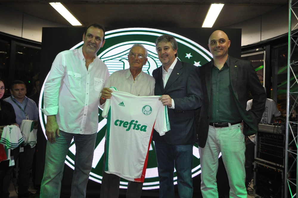 Em 26 de setembro de 2015, na festa de veteranos do Palmeiras, no restaurante do clube. Da esquerda para a direita: Roberto Silva, Dudu, Paulo Nobre e Mauricio Galiotte. Foto: Marcos Júnior/Portal TT