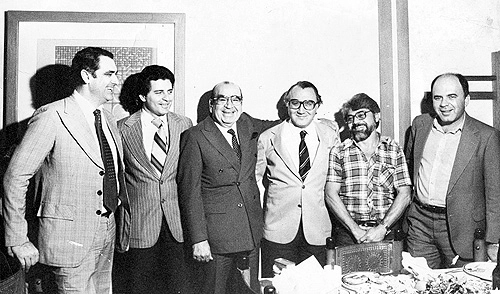 Equipe da Rádio Gazeta AM, em 1974: Sergio Cunha, José Roberto Papacídero, o saudoso Constantino Cury, Flávio Araújo, o chefe da equipe técnica da emissora e Chico de Assis.