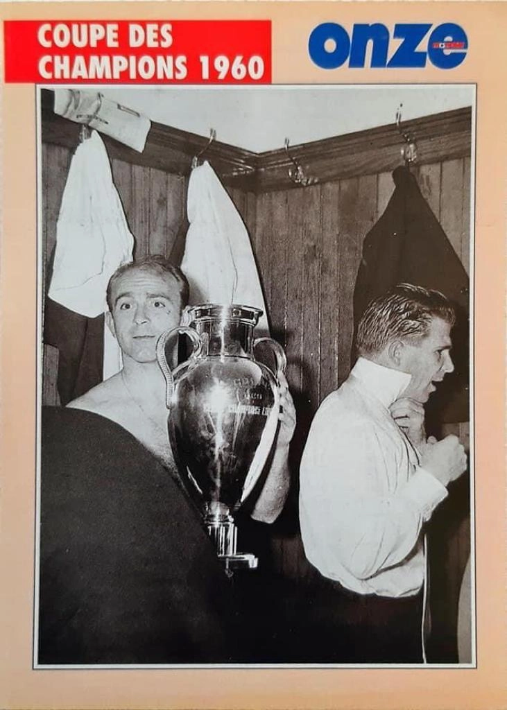 Em destaque, Di St&eacute;fano e Puskas com a Ta&ccedil;a da Champions em 1960, pelo Real Madrid. Foto: Reprodu&ccedil;&atilde;o